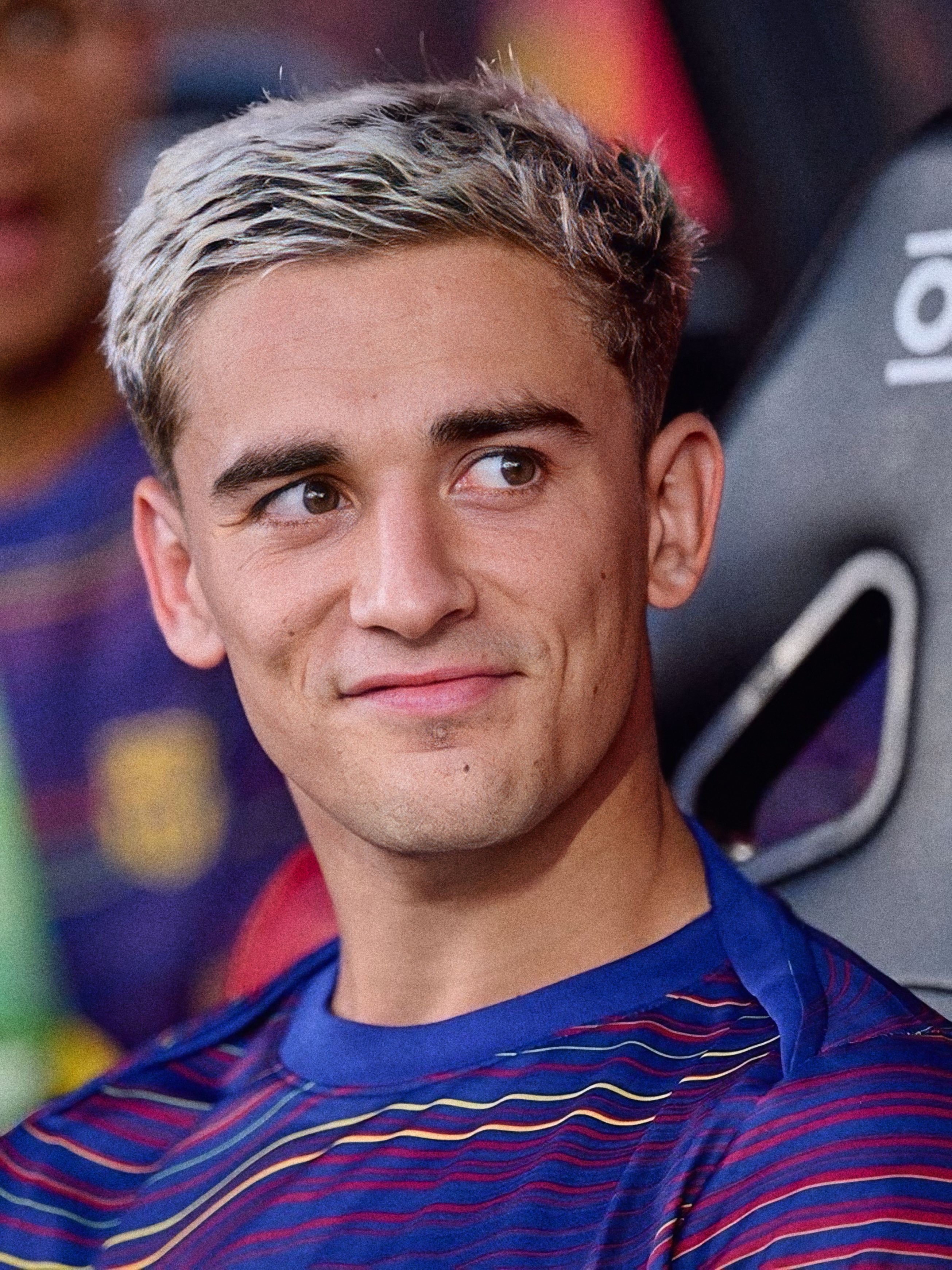 Gavi celebrating Barcelona silverware in 2025/26